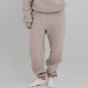 COMFRT Women’s Signature Sweatpant size XSmall in color Bark